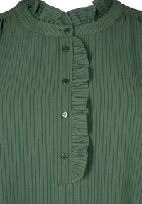 Zizzi WITH RUFFLE DETAILS - Dnevna haljina - cilantro stripe