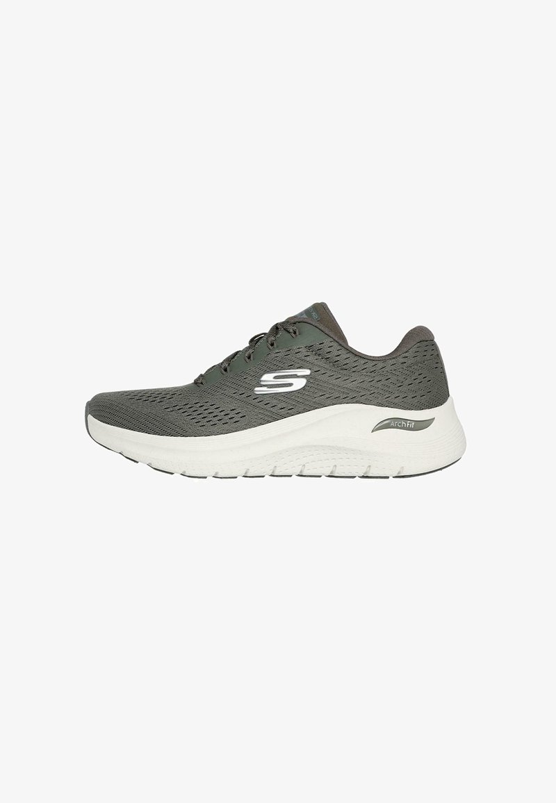 Zapatillas deportivas de malla gris con una suela blanca acolchada y una suela exterior negra. Las características incluyen un diseño de cordones y un logotipo destacado en el lateral.