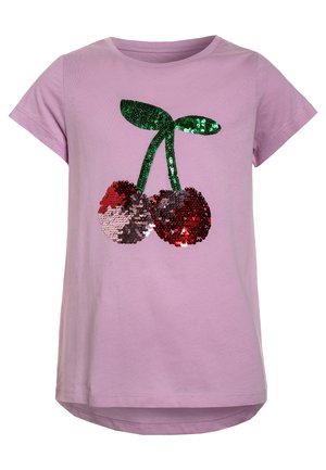 Hellviolettes T-Shirt mit kurzen Ärmeln und grün-rotem Pailletten-Kirschen-Design auf der Vorderseite.
