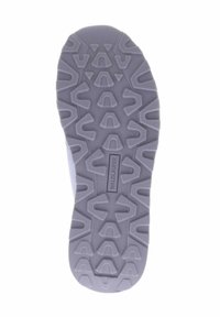 Graue Gummisohle mit einer strukturierten, gemusterten Oberfläche, die angulare Formen für besseren Halt aufweist. Markennamen "Waldläufer" eingeprägt.