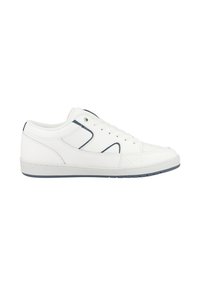 Scarpa atletica bianca con profilo basso e sottili dettagli blu navy sui lati, dotata di una chiusura con lacci e una suola in gomma.