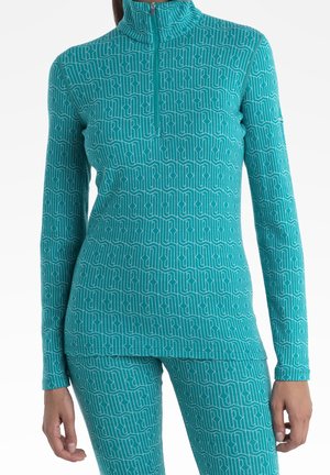 Pullover teal a manica lunga con colletto alto e zip quarti, caratterizzato da un motivo logo su tutta la superficie in una tonalità più chiara e a contrasto.