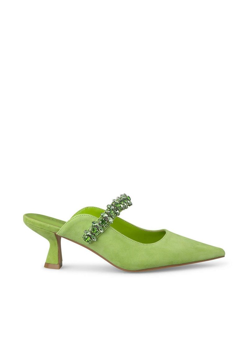 Scarpa slingback verde in suede con punta affusolata, piccolo tacco e una fascia decorativa in strass sulla parte superiore. Fodera interna di un luminoso lime.
