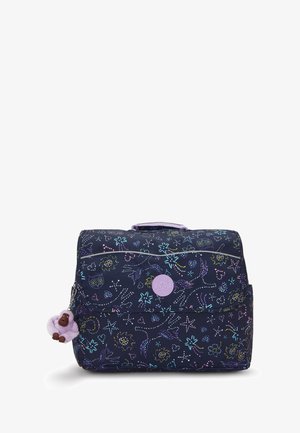 Zaino blu navy con motivi di stelle e fiori multicolori, una tasca frontale e un logo viola; include un portachiavi a forma di scimmia di peluche viola.