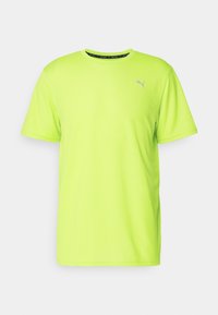 Camiseta deportiva de manga corta en un brillante color amarillo neón con un pequeño logo de Puma en la parte superior izquierda del pecho y cuello redondo.