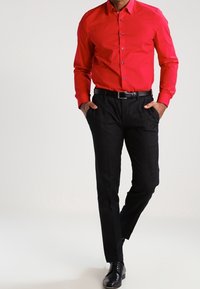 OLYMP Level Five Hemd - red
