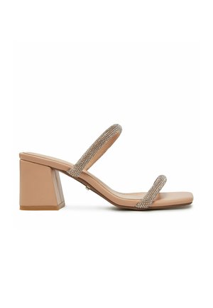 Beżowe damskie mule z odkrytymi palcami, na słupku, z dwiema cienkimi paskami ozdobionymi małymi, błyszczącymi kryształkami.