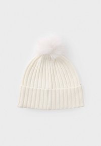 Căciulă albă tricotată cu o textură ribbed și un pom-pom pufos în vârf. Are un design cu mansetă îndoită. Material moale.