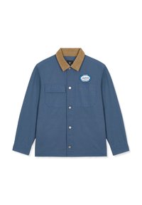 Blaue Baumwolljacke mit Knopfverschluss und einem braunen Cordkragen, zwei vorderen Taschen und einem Patch-Logo auf der linken Seite.