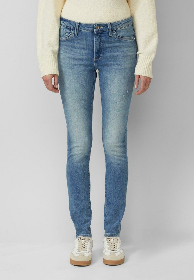 Lichtblauwe skinny jeans van denim met vervaagde details en versleten accenten. Voorzien van een klassiek ontwerp met vijf zakken en een knoopsluiting aan de voorkant.