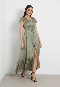 Guess DESTINY V NECK  - Maxikjoler - verde