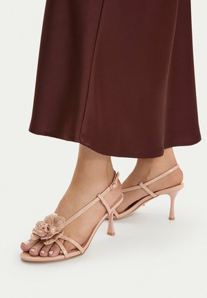DeeZee, - Sandały
