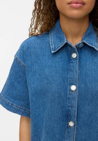 Vero Moda VMTESSA - Camicia - medium blue denim