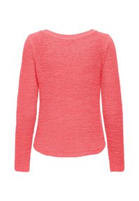 Pull en tricot à manches longues de couleur corail rose avec un col rond, un motif texturé, des poignets et un ourlet côtelés.