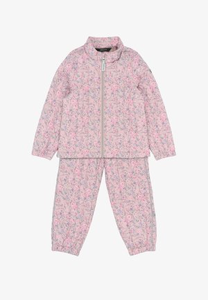 Dwuczęściowy zestaw dziecięcy z różowym wzorem kwiatowym, kurtka na zamek z elastycznymi mankietami oraz pasujące spodnie z elastycznym ściągaczem.