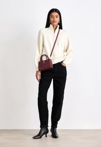 Tommy Hilfiger ETERNITY MICRO TOTE MONO - Håndveske - raspberry truffle