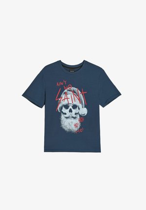 Granatowy bawełniany t-shirt z grafiką czaszki w czapce i brodzie Mikołaja oraz czerwonym napisem "AIN'T NO SAINT! HO HO HO!"