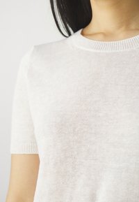 WEEKEND MaxMara Jednoduché tričko - white