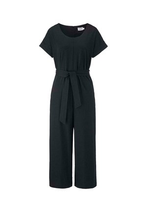 Musta haalari lyhyillä hihoilla, leveillä lahkeilla ja kankaasta valmistetulla vyöllä. Siinä on pyöreä pääntie ja huomaamaton takavetoketju. Liukas pinta.