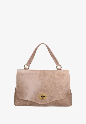 Borsa a tracolla in finta pelle beige con finitura texturizzata, chiusura a patta e accessori in tonalità oro. Dotata di una sola tracolla e dettagli decorativi in metallo.