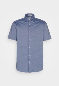 Chemise bleue à manches courtes avec boutons, col boutonné et petit logo brodé sur la poche poitrine gauche.