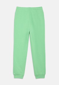 Πράσινο βαμβακερό παντελόνι φόρμας με ελαστική μέση και ριμπ μανσέτες, με απαλή υφή και σχεδίαση με ίσια γραμμή.