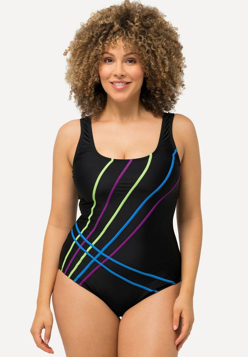 Maillot de bain une pièce noir avec un décolleté carré et des bretelles larges, arborant des rayures diagonales colorées en vert, bleu et violet sur le devant.