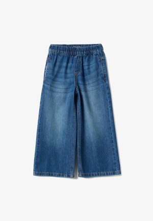 Wijde denim broek met elastische tailleband. Gemaakt van blauwe denim met een gladde textuur en lichte vervaging, voorzien van voorzakken.