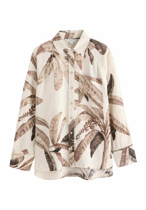 Chemise à manches longues boutonnée avec imprimé de feuilles et plantes tropicales marron et beige sur tissu écru, avec col classique et une poche poitrine unique.