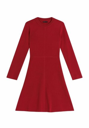 Rode jurk met lange mouwen, ronde halslijn, uitlopende rok en een gladde textuur. Heeft een naad in het midden en een aansluitend lijfje.