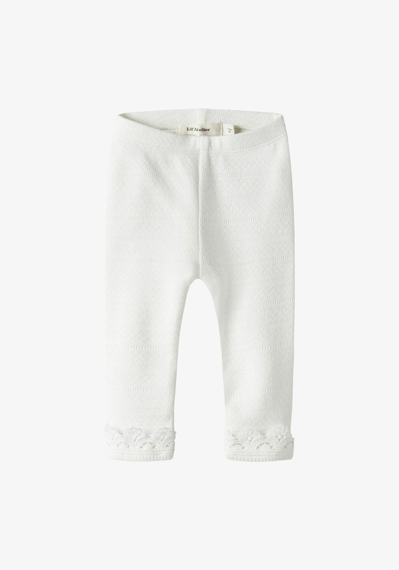 Witte katoenen legging met een gestructureerd patroon en kanten accenten aan de zoom. De tailleband is elastisch voor comfort en draaggemak.