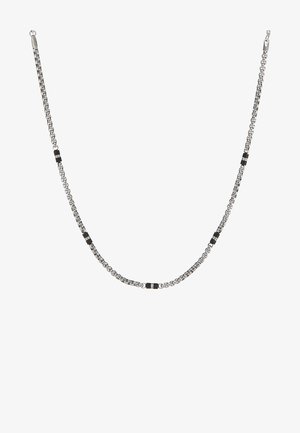 Silberne Kettenhalskette mit abwechselnden Abschnitten aus matten schwarzen Akzenten. Sie verfügt über eine glatte, polierte Oberfläche und ein leichtes Design.
