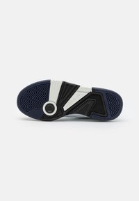 Lacoste LINESHOT - Sportcipő - white/navy