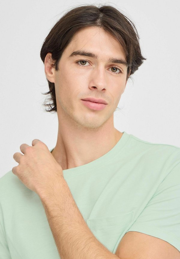 CFThor - Basic T-shirt - celadon2