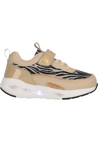 Bottines de sport beiges avec imprimé zèbre et accents dorés. Elles présentent un dessus synthétique lisse, des lacets, une sangle Velcro et une semelle lumineuse.