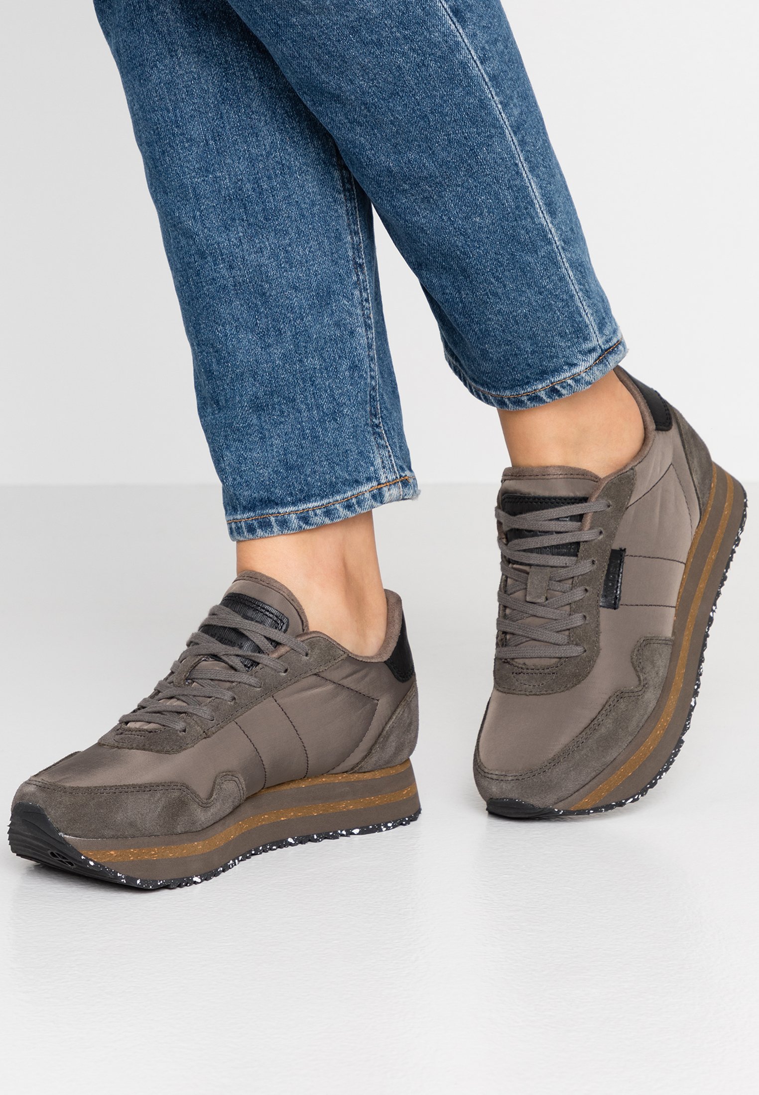 wooden plateau sneaker