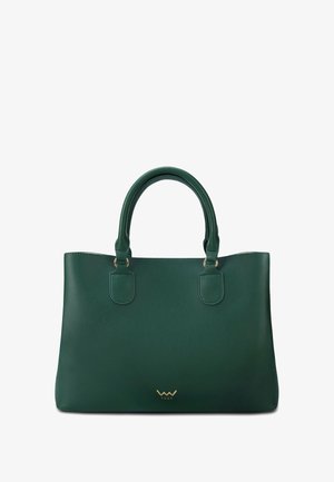 Zelená kožená kabelka s dvojitými horními uchy, obdélníkový tvar a logo ve zlaté barvě. Hladký povrch, minimalistický design a žádné viditelné ozdoby.