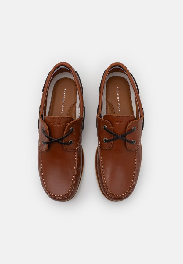 CORE - Boat shoes - winter cognac2