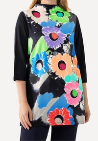 Langärmlige Tunika mit schwarzem Grund und mehrfarbigen Blumenmustern in Pink, Orange, Lila und Blau auf einem strukturierten Stoff.