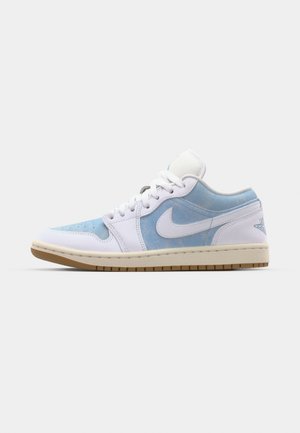 Jordan AIR JORDAN 1 LOW SE - Høye joggesko - worn blue/white/light brown/sail