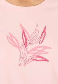 Damart MOTIF TON SUR TON PAILLETÉ - Camiseta estampada - poudre