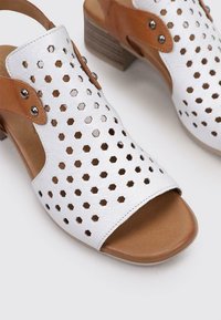 Sandra Fontán HOLES - Sandales - white