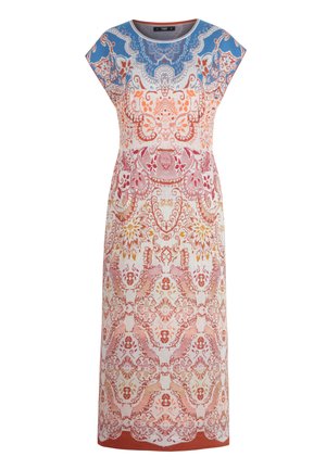 Mouwloze midi-jurk met complexe bloemen- en geometrische patronen in blauw, oranje en rood op een witte achtergrond.