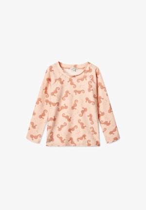 Długi rękaw bluzki w jasnym brzoskwiniowym kolorze z powtarzającym się wzorem koników morskich w odcieniach koralowych. Gładka faktura, okrągły dekolt i rękawy raglanowe.
