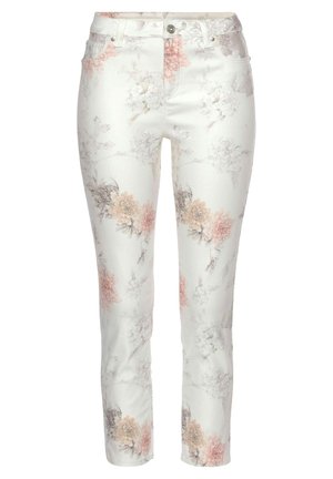 Białe spodnie slim fit z delikatnym różowym i beżowym kwiatowym wzorem, przednimi kieszeniami oraz zapięciem na guziki.