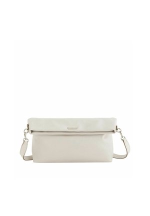 Beige Clutch-Tasche mit Umschlagklappe, abnehmbarem Schulterriemen und silberfarbenen Beschlägen vor weißem Hintergrund.