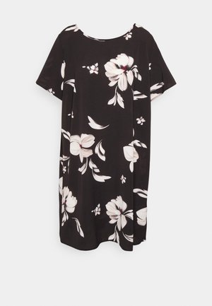 Robe noire à manches courtes avec grand imprimé floral blanc et subtils accents roses, coupe ample, col rond.