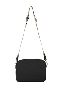 Sort stof crossbody tas med en glat tekstur, der har en beige justerbar rem, guldfarvede metaldele og en rektangulær form.