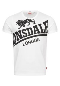 Balta trumpa rankovėmis marškinėliai su juodu liūto grafika ir ryškiu įrašu "DONDALE" viršuje, o žemiau "LONDON" išlenktu šriftu. Pagaminta iš medvilnės, apvalus iškirpimas.