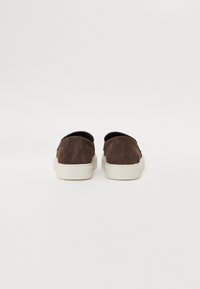 Calvin Klein Belebújós cipők - rocky brown